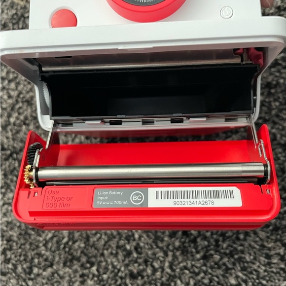 PolaroidNow i-Type Instant Camera - Red - Picture 5 of 6